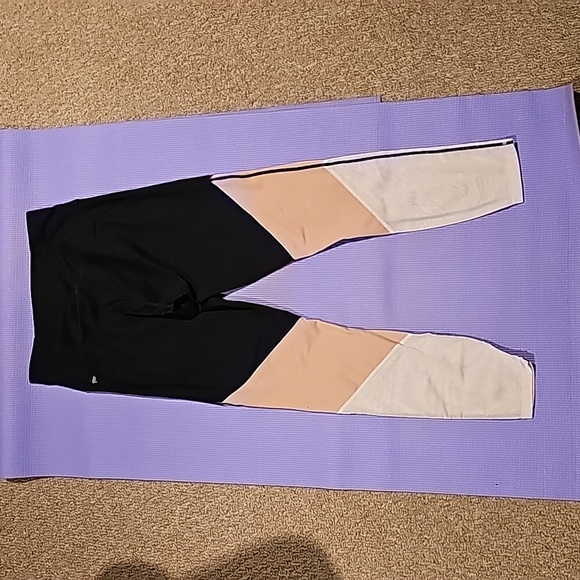 Fabletics leggings - Picture 3 of 4